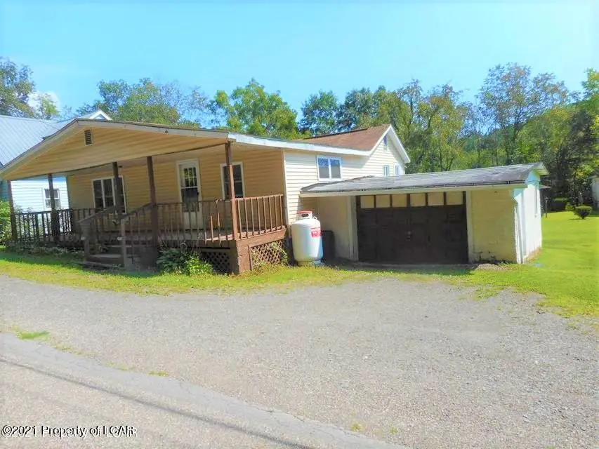 319 Reyburn Road, Shickshinny in Shickshinny