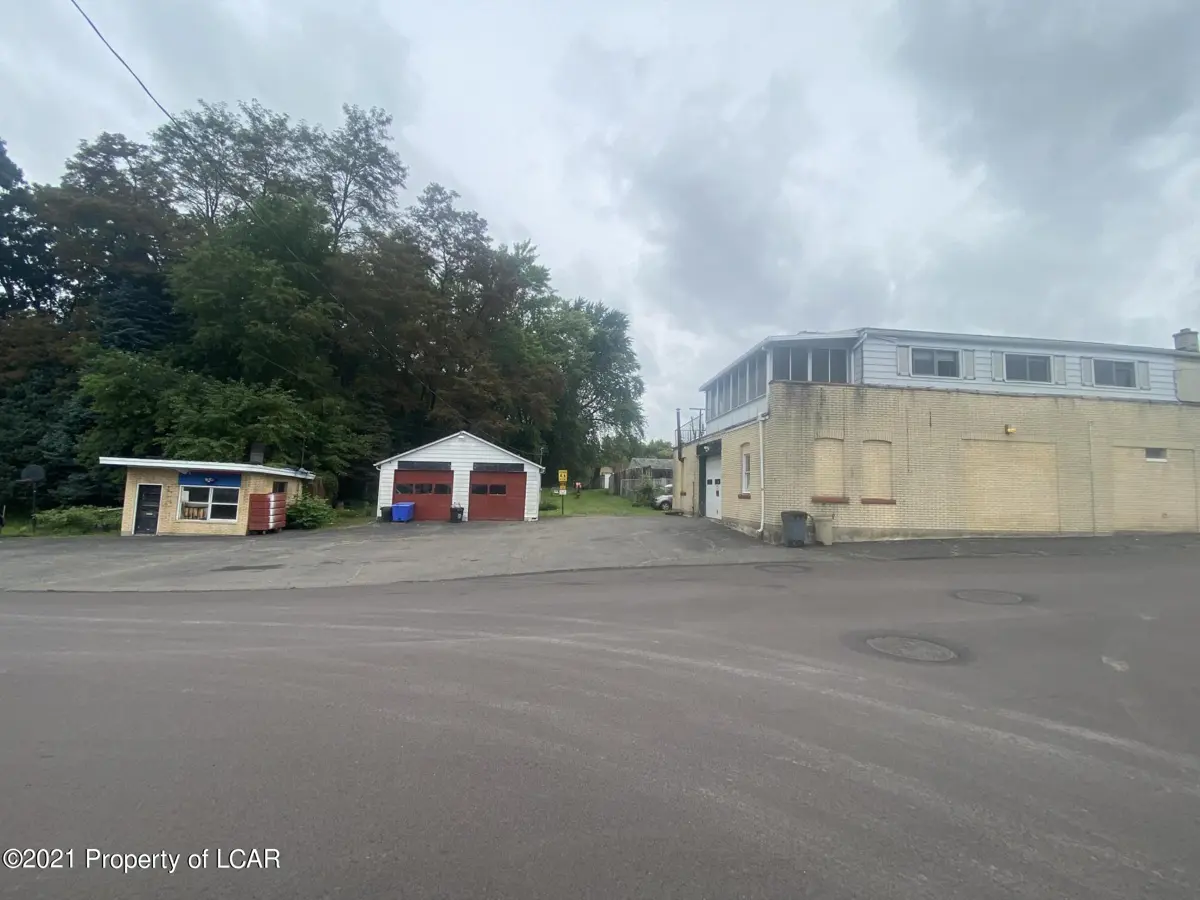R 201 Center st, Nanticoke in Nanticoke