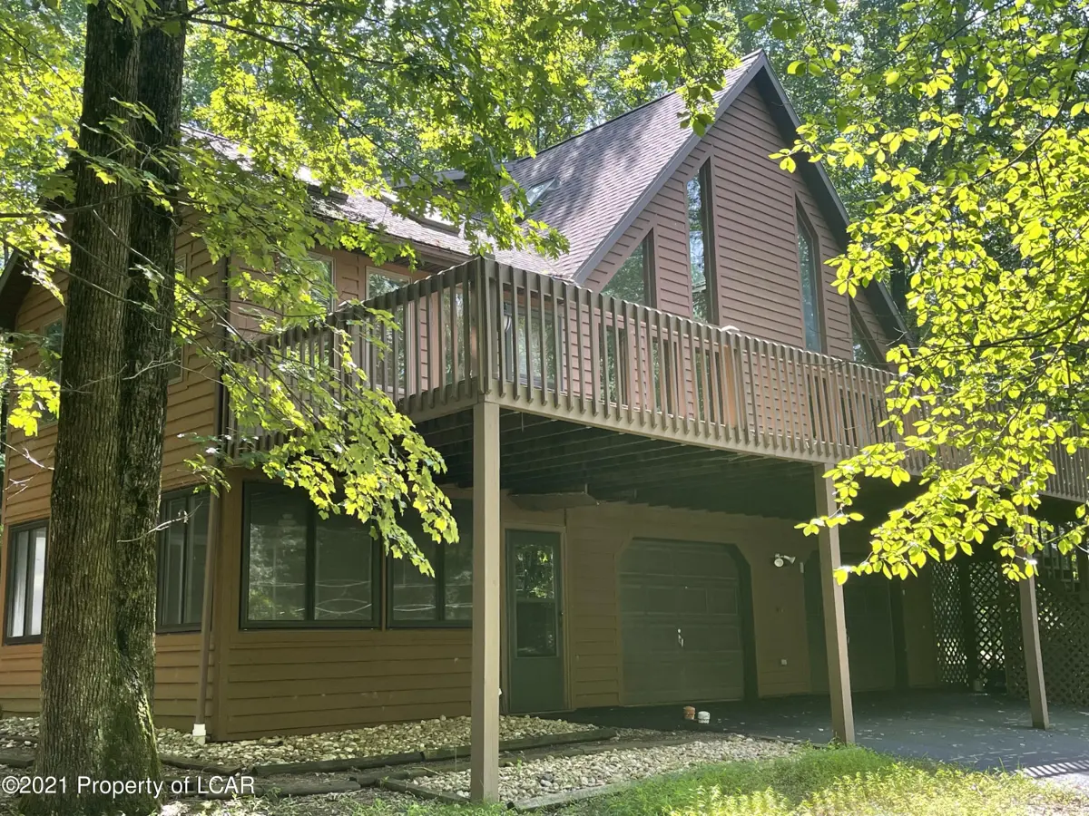 132 Muskegon Circle, Hazle Township in Hazle Township