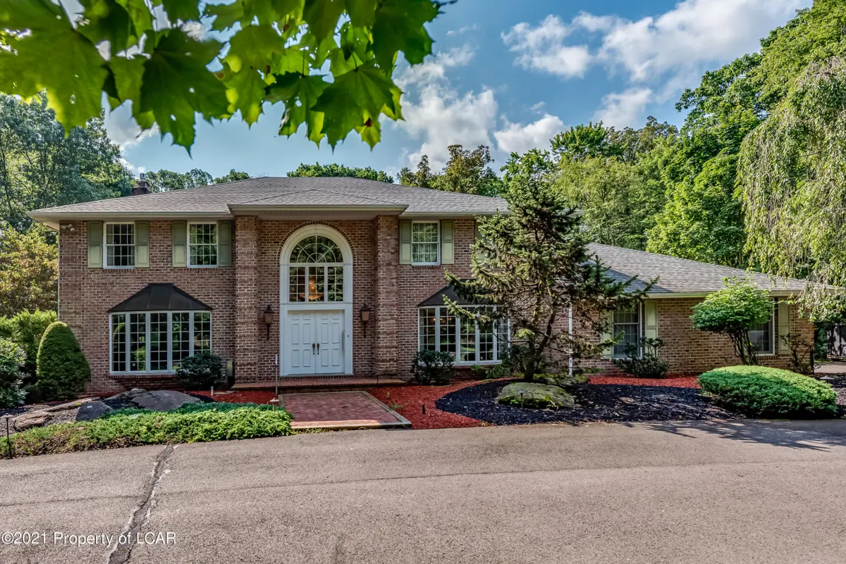 370 W Center Hill Road, Dallas in Dallas