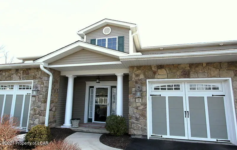 11 Brookfield Circle, South Abington Township in South Abington Township