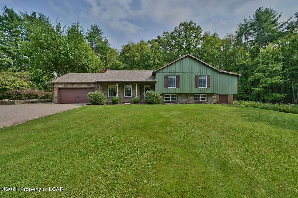 16 Hickory Hill Road, Dallas in Dallas