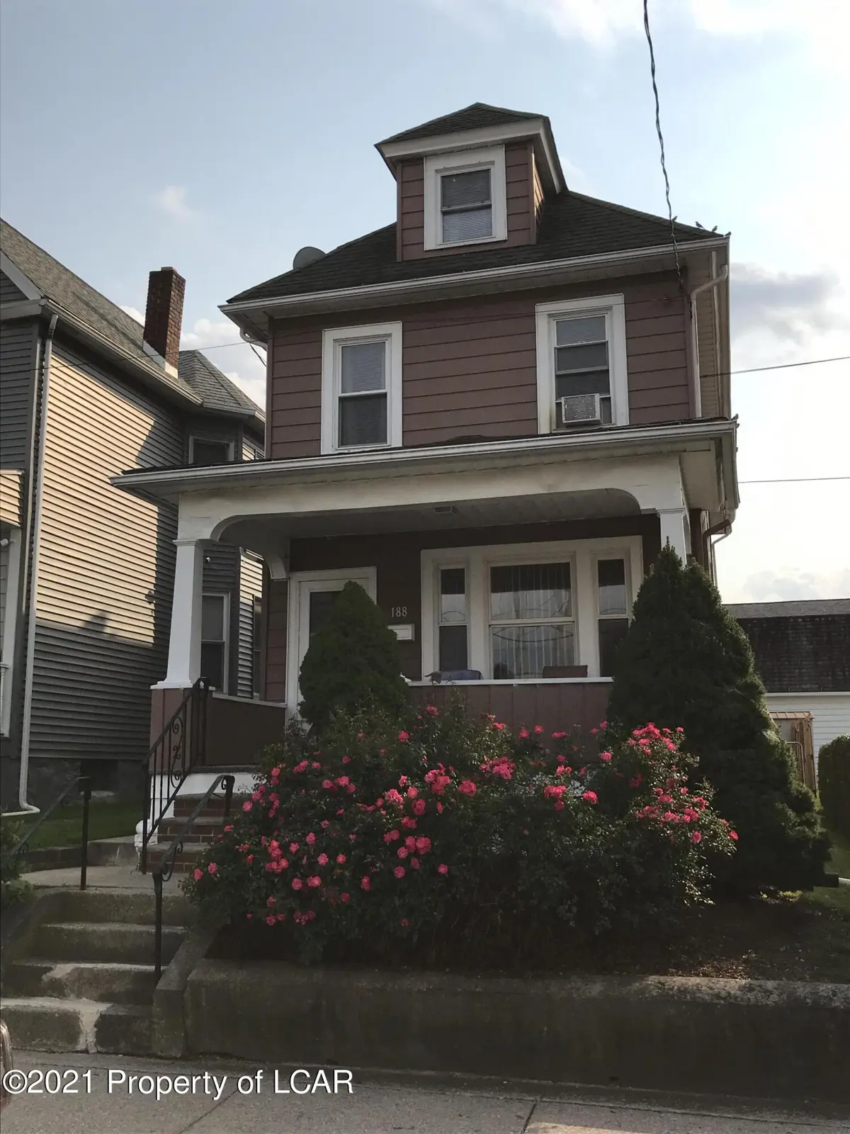 188 W Division Street, Hanover Township in Hanover Township