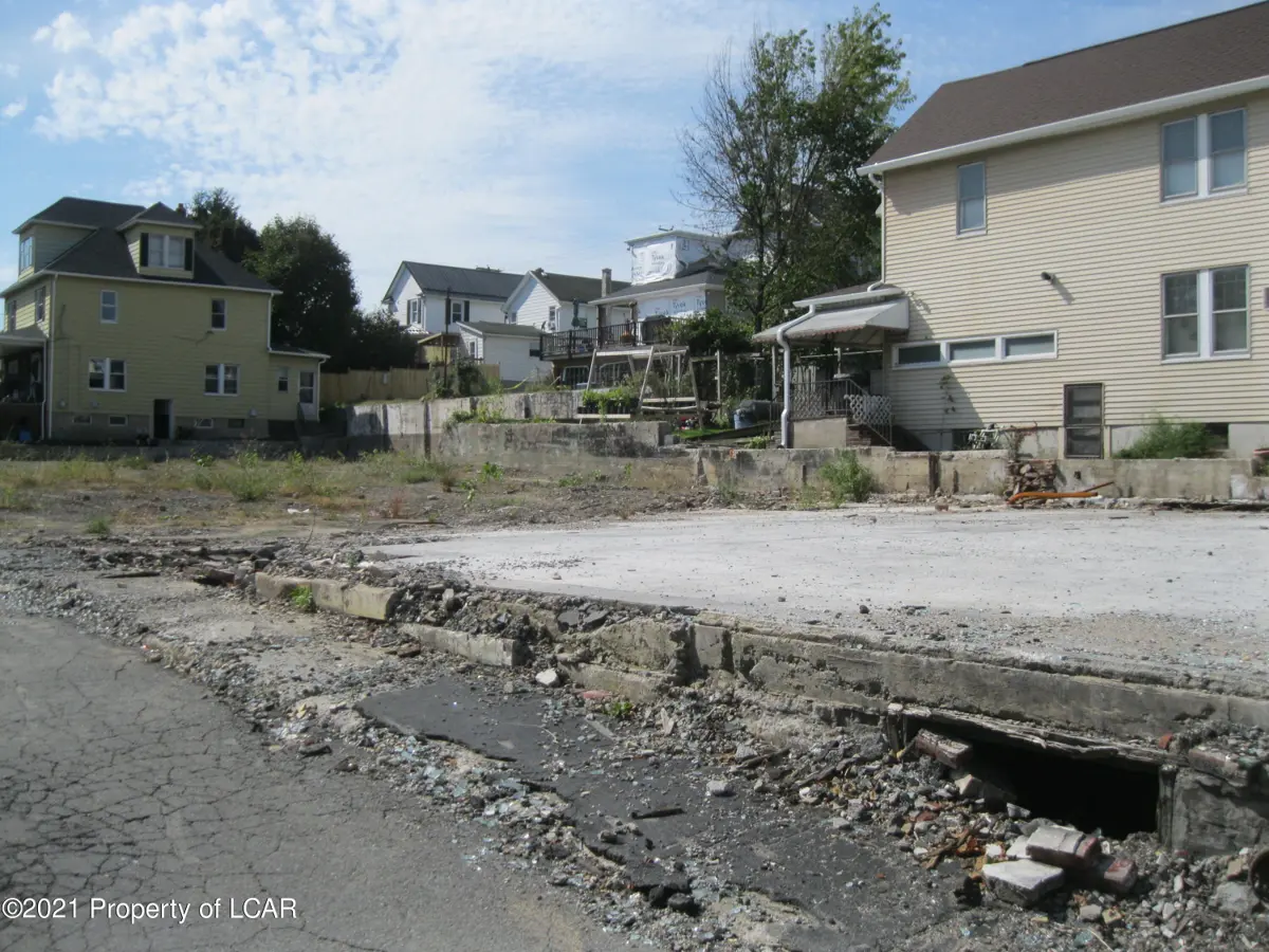 003&004 W oak Street, Pittston in Pittston