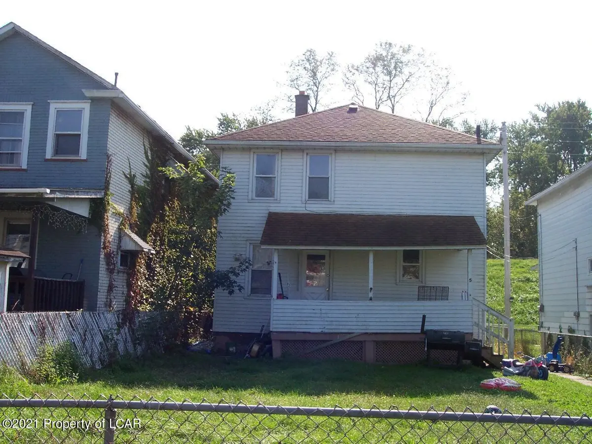 5 E River Street, Plymouth in Plymouth