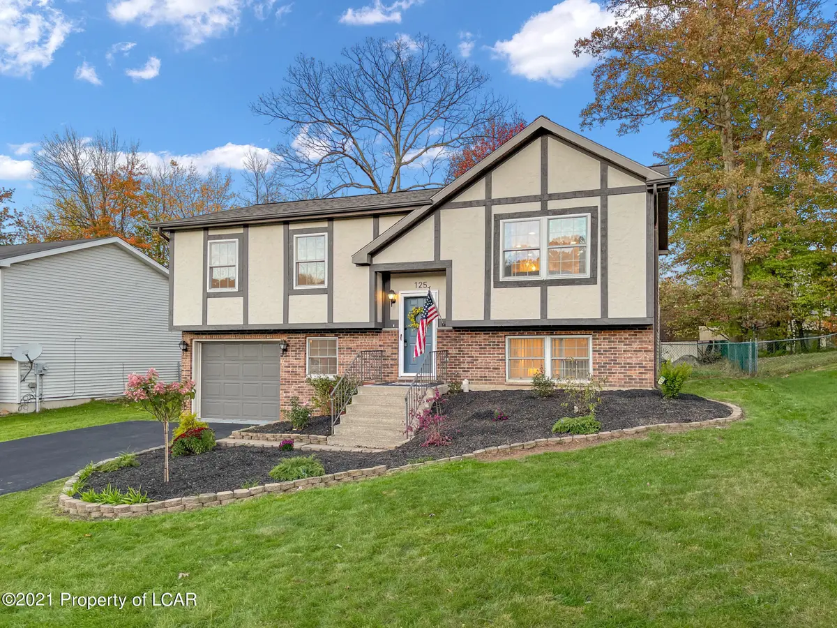125 Brookfield Way, Mountain Top in Mountain Top