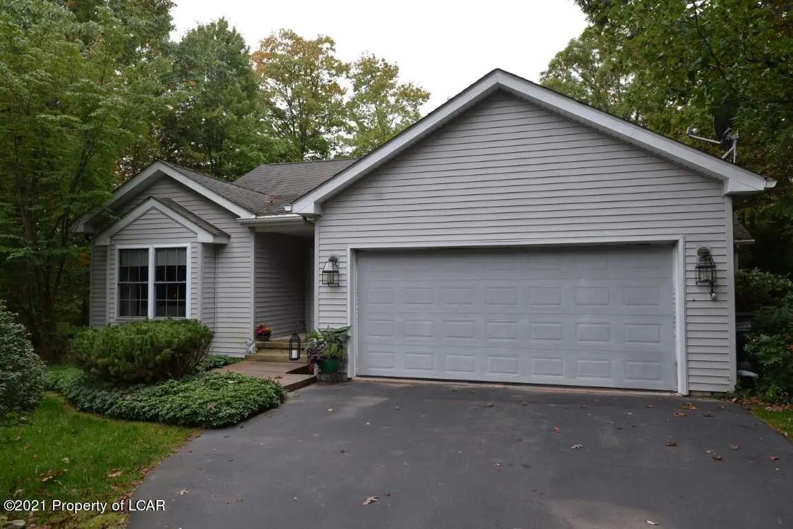 412 Pin Oak Drive, White Haven in White Haven