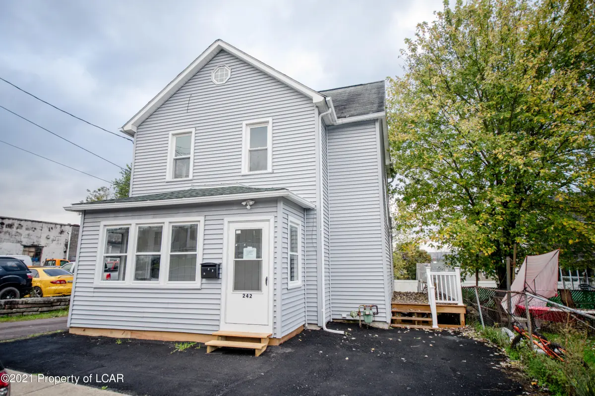 242 W Shawnee Avenue, Plymouth in Plymouth
