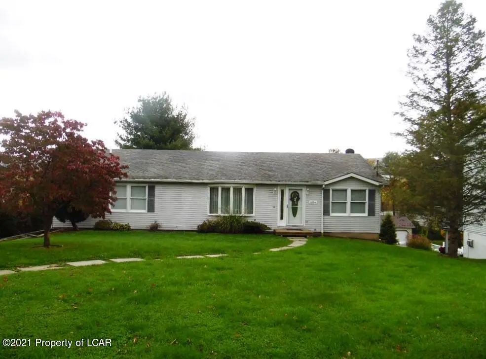 684 Main Road, Hanover Township in Hanover Township