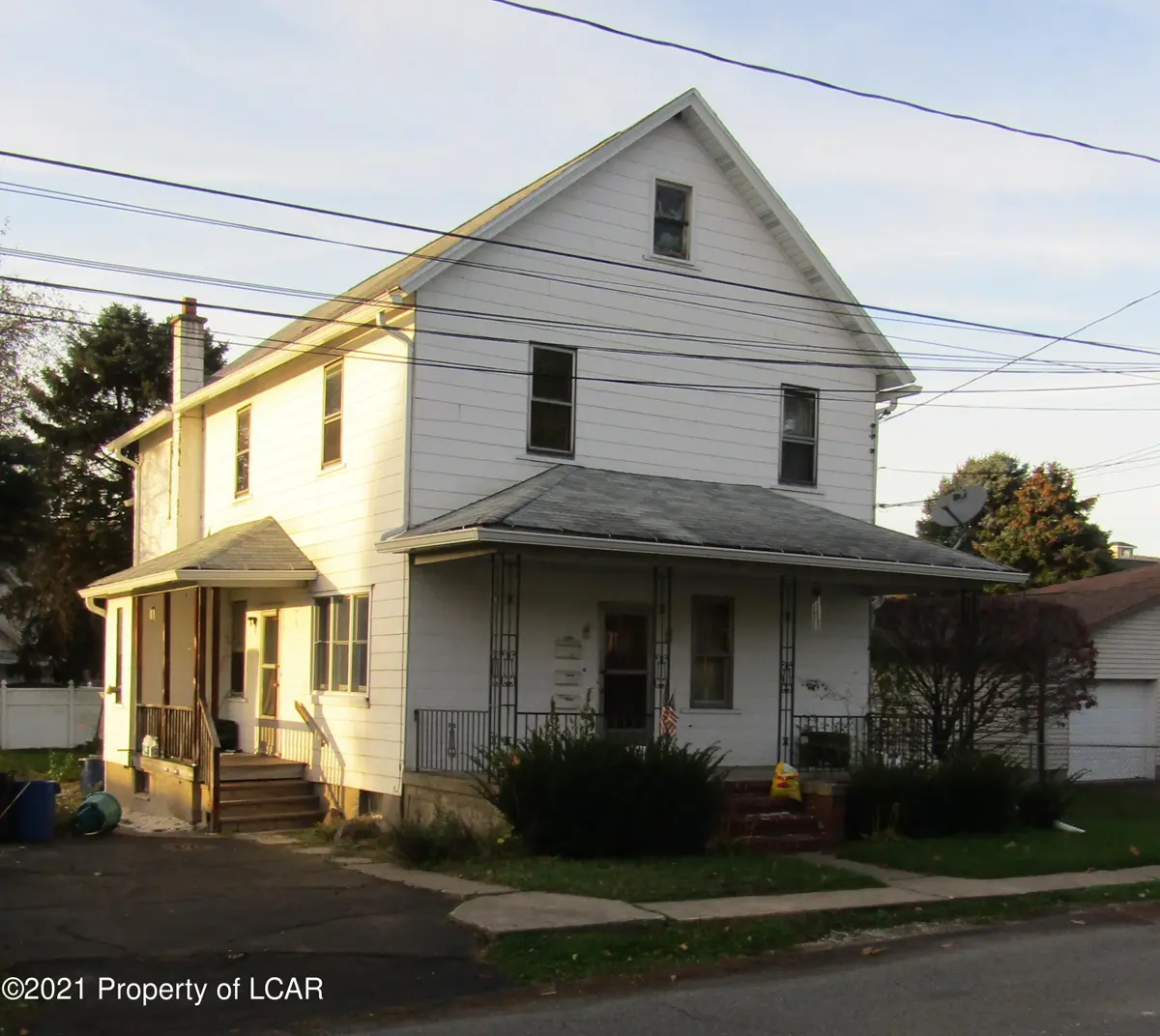 137 Pine Street, Throop in Throop