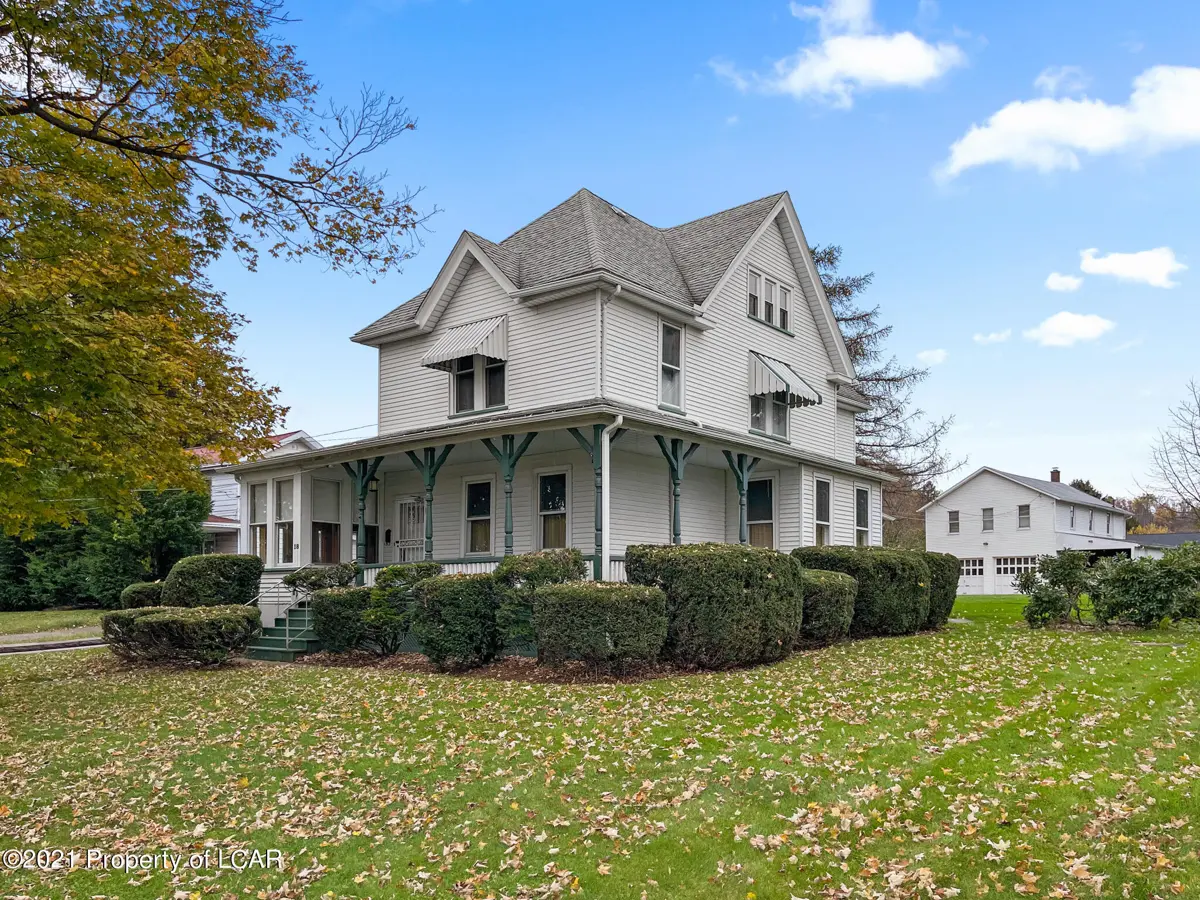 18 Stark Street, Plains in Plains