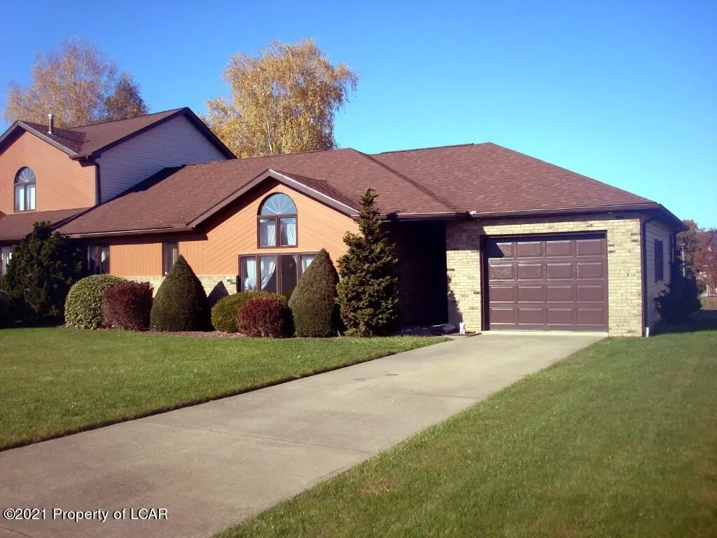 64 Woodview Road, Hanover Township in Hanover Township