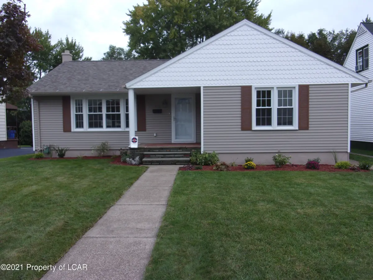 920 Lincoln Street, Dickson City in Dickson City