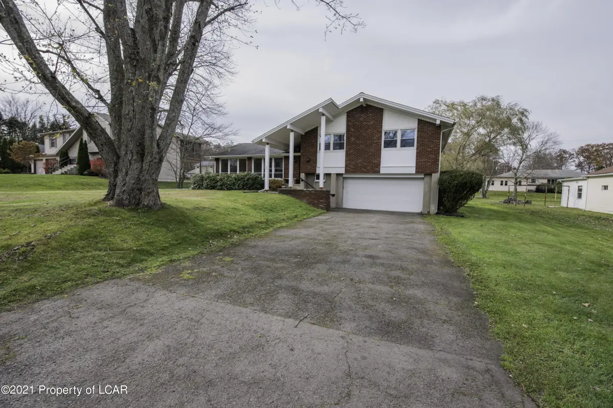 20 Woodcrest Avenue, Mountain Top in Mountain Top