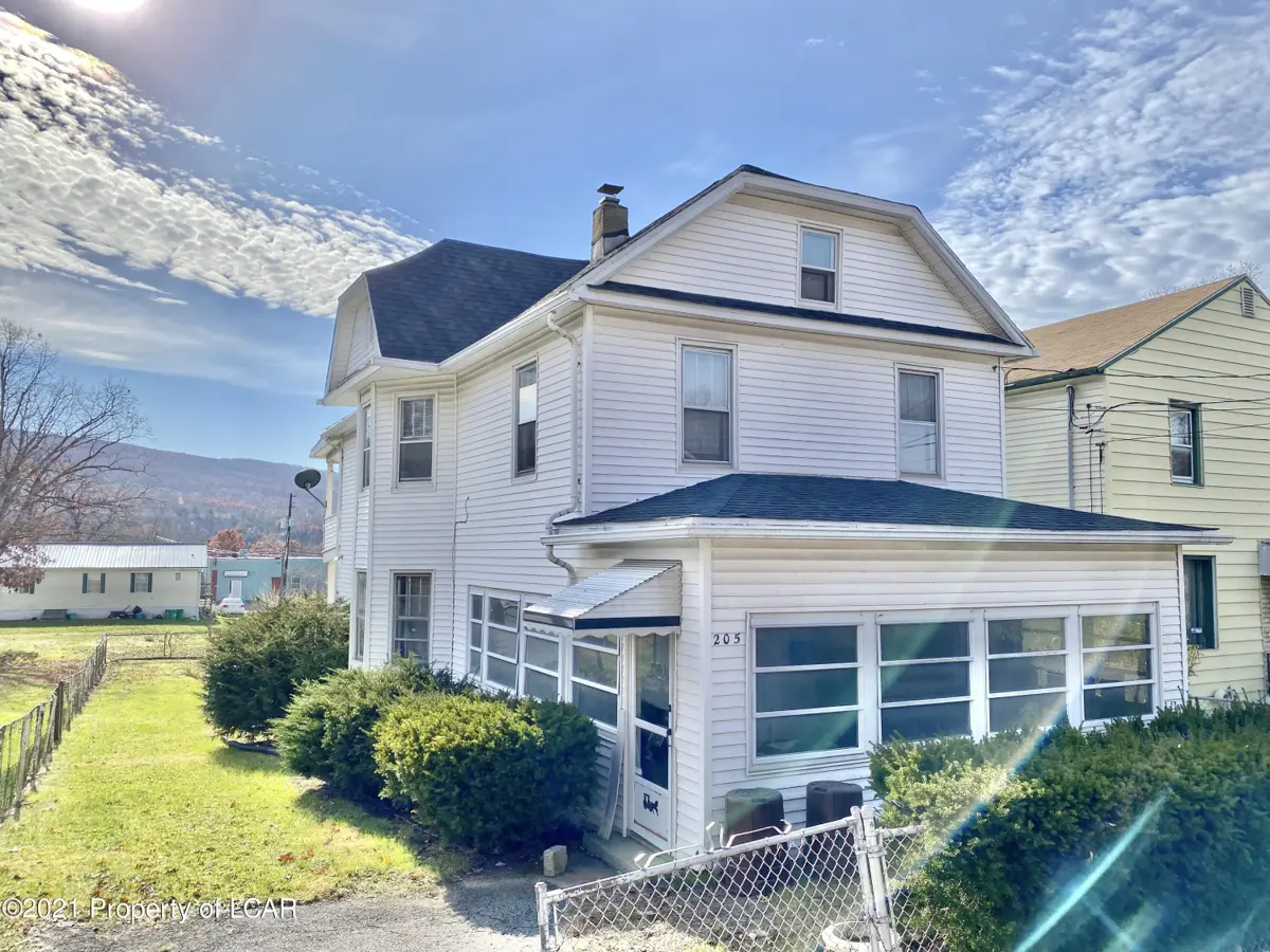 205 Iroquois Avenue, Wilkes-Barre in Wilkes-Barre