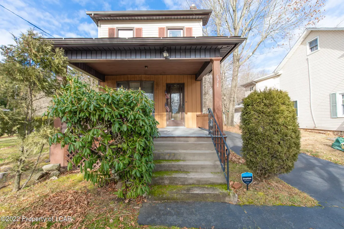 671 W Main Street, Weatherly in Weatherly