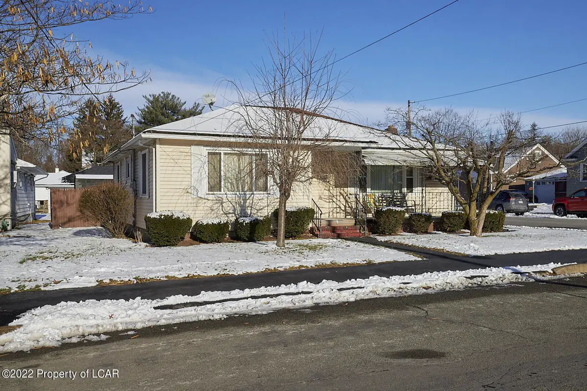 619 Minooka Avenue, Moosic in Moosic