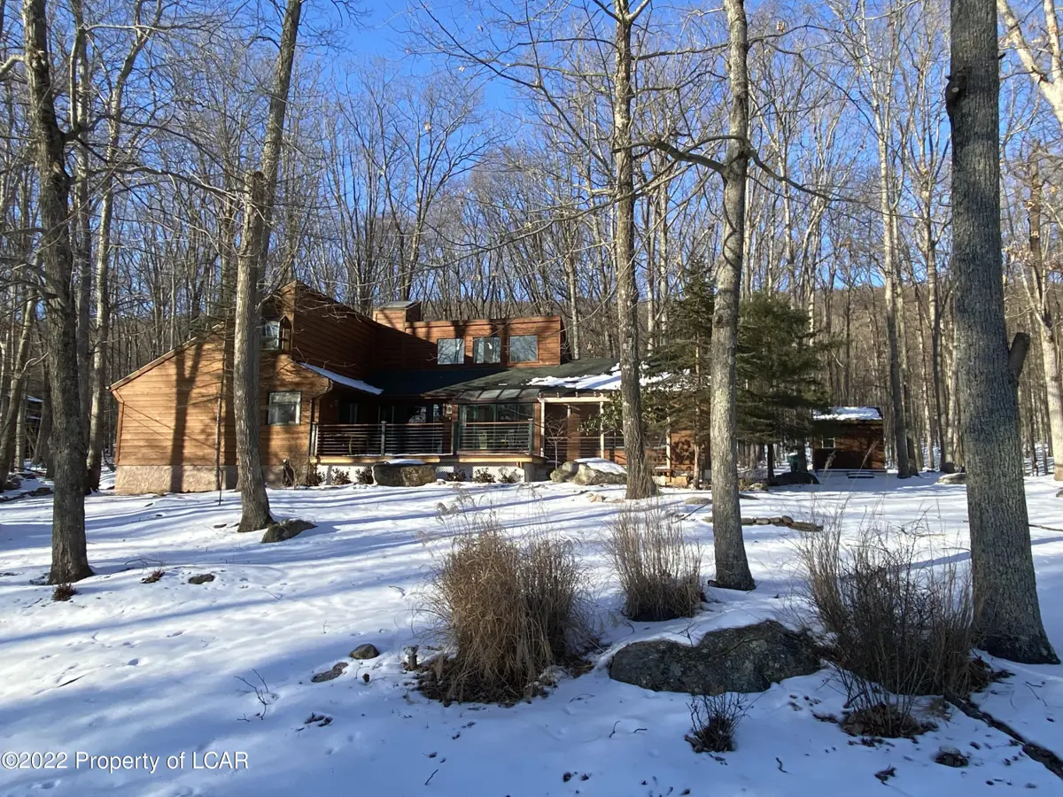 419 W LAKE VALLEY Drive, Hazleton in Hazleton