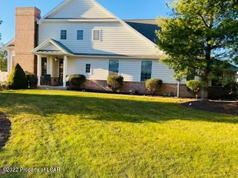 2204 Browning Close, Moosic in Moosic