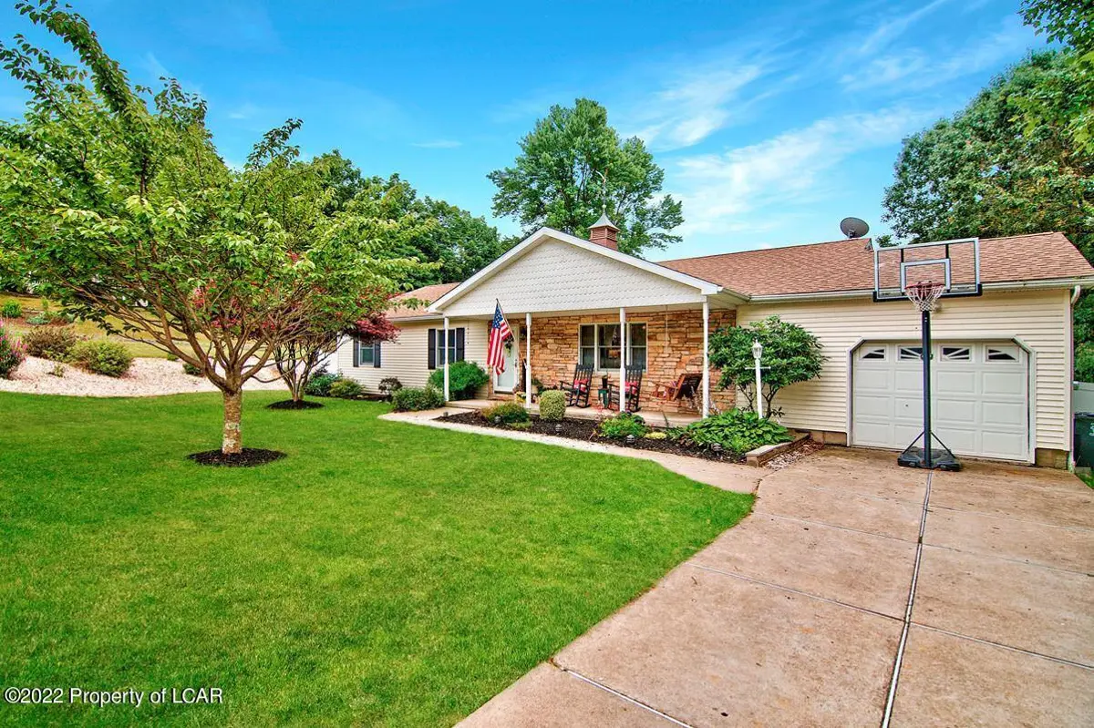 220 Oakmont Lane, Mountain Top in Mountain Top