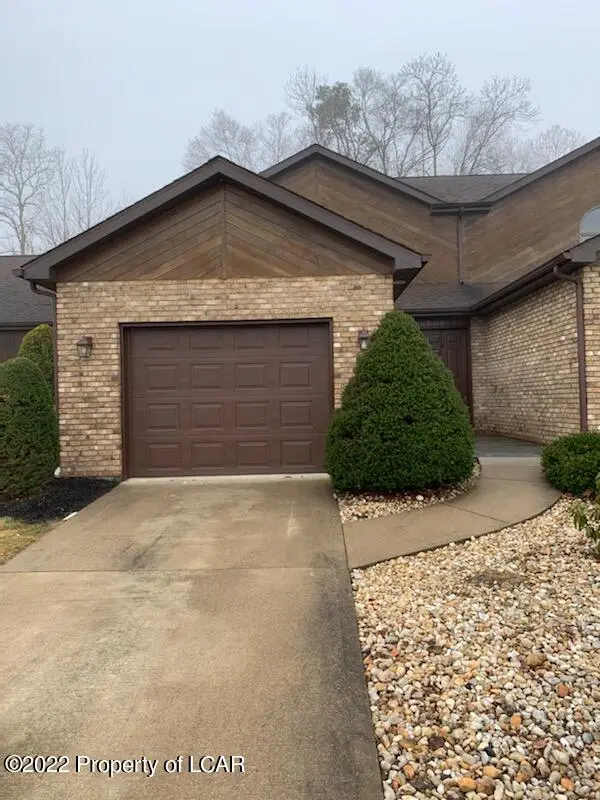 68 Countrywood Drive, Hanover Township in Hanover Township