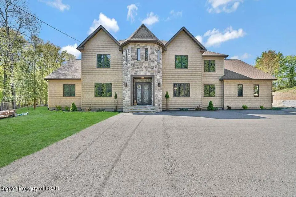 1020 Mohican Road, Lake Ariel in Lake Ariel