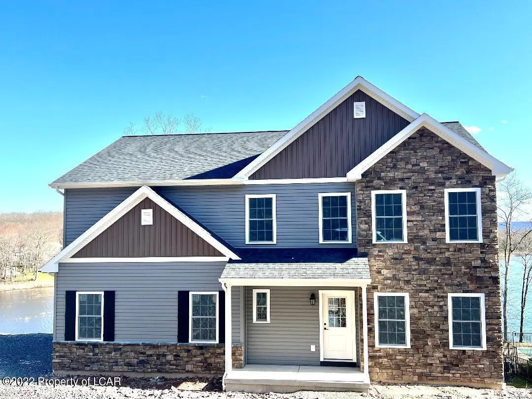 610 Lakeview Drive, Mountain Top in Mountain Top