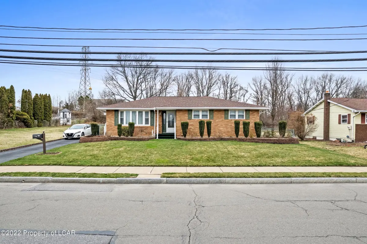 390 E Thomas Street, Wilkes-Barre in Wilkes-Barre