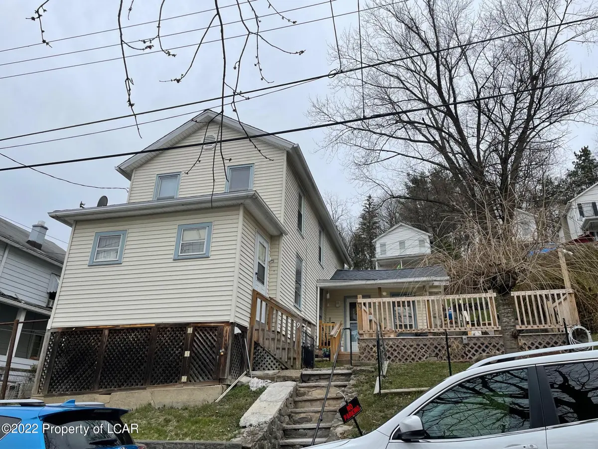 9 W Hillside Avenue, Plymouth in Plymouth