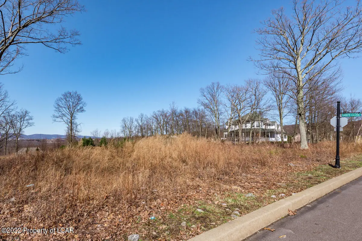 42 Glenmaura Drive, Moosic in Moosic