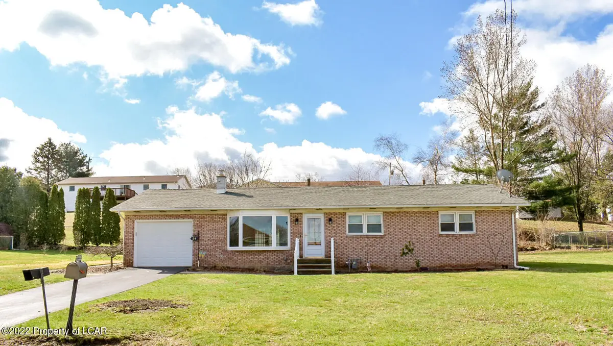 34 Laurelwood Drive, Wilkes-Barre in Wilkes-Barre