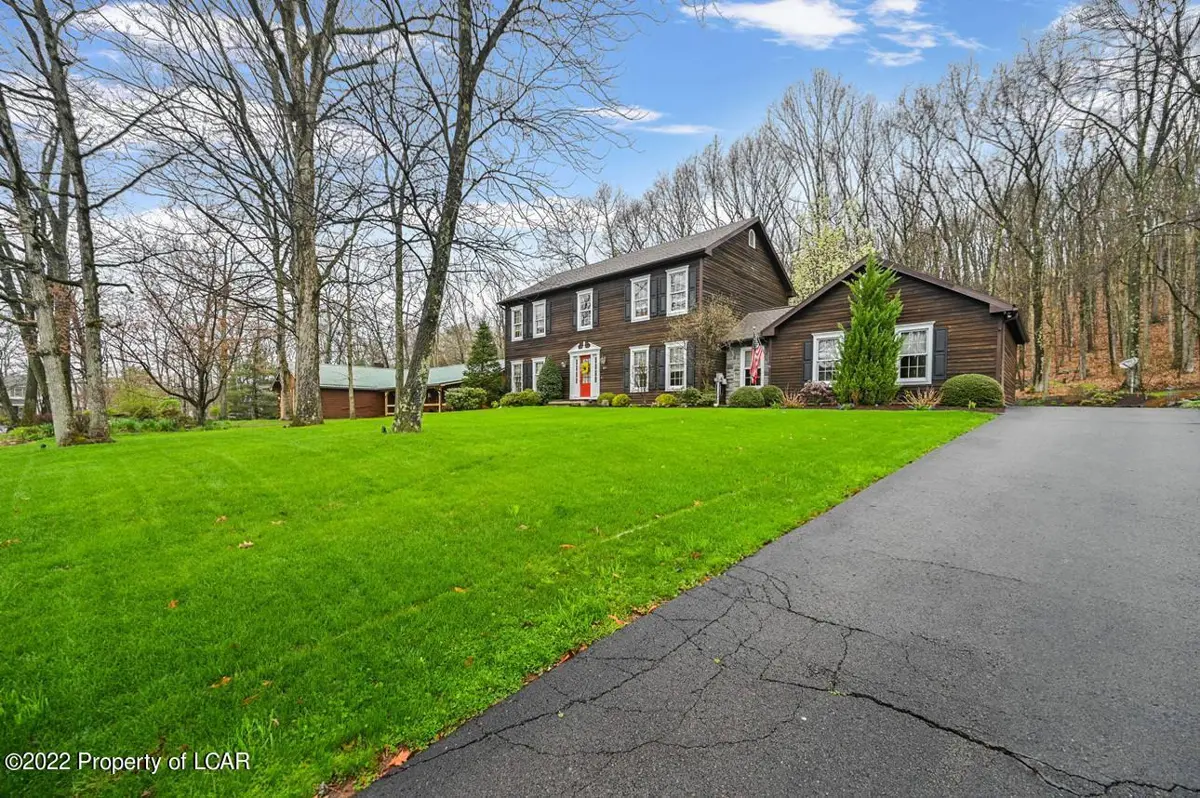 825 Lakeview Drive, Mountain Top in Mountain Top