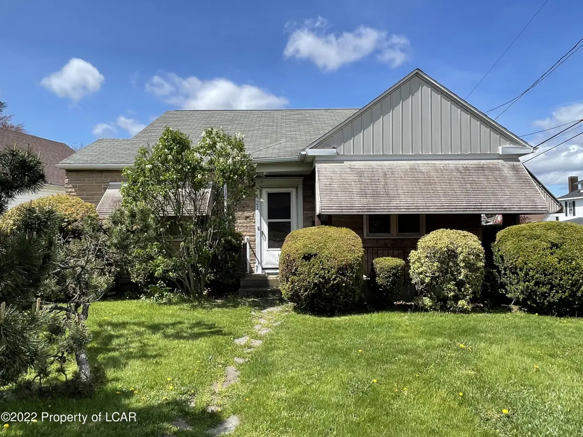 27 Susquehanna Boulevard, West Hazleton in West Hazleton