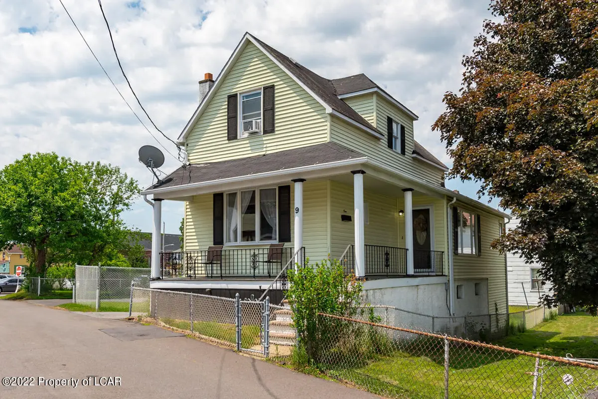 9 Worth Lane, Wilkes-Barre in Wilkes-Barre