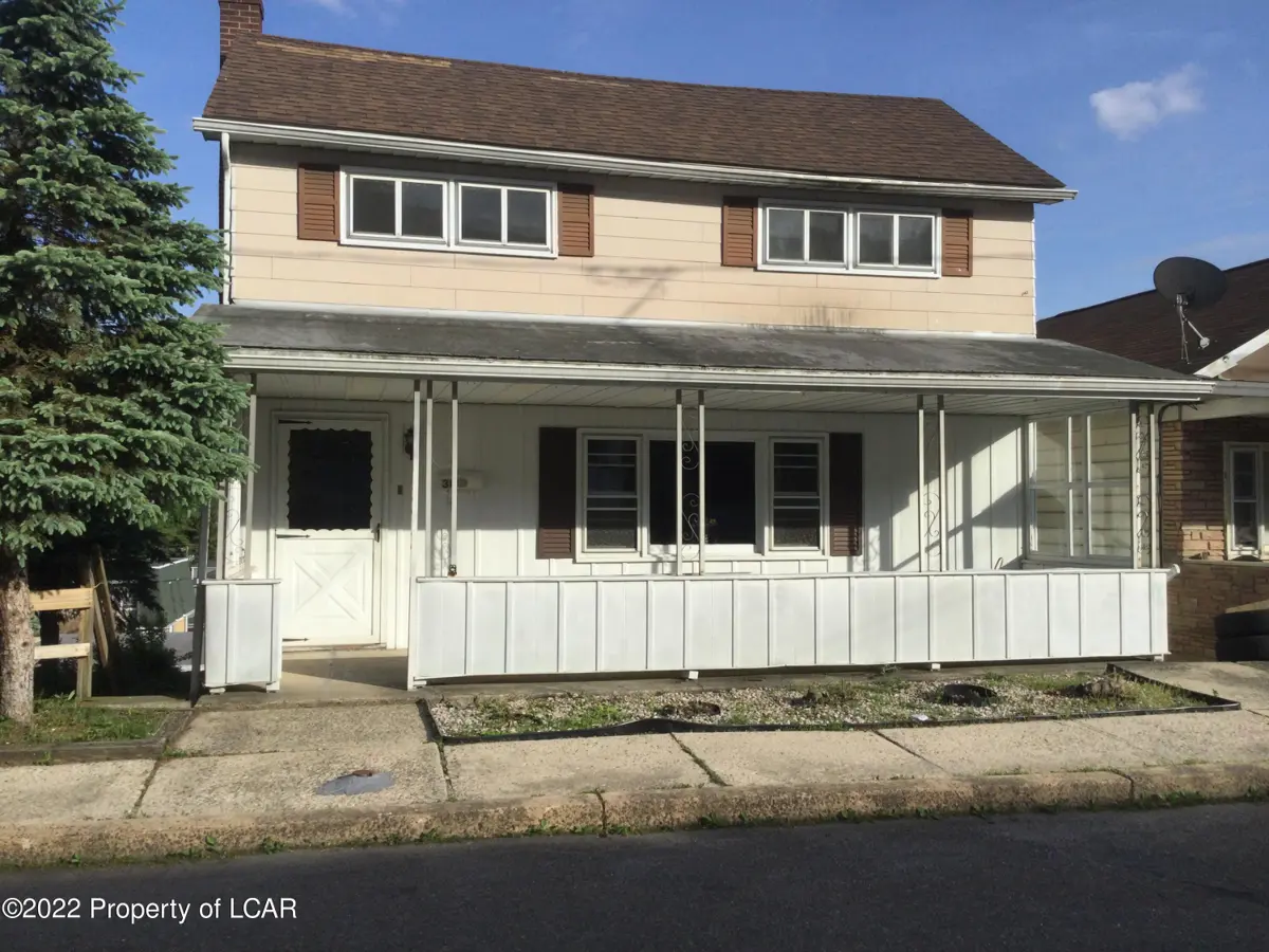 36 W Garibaldi Avenue, Nesquehoning in Nesquehoning