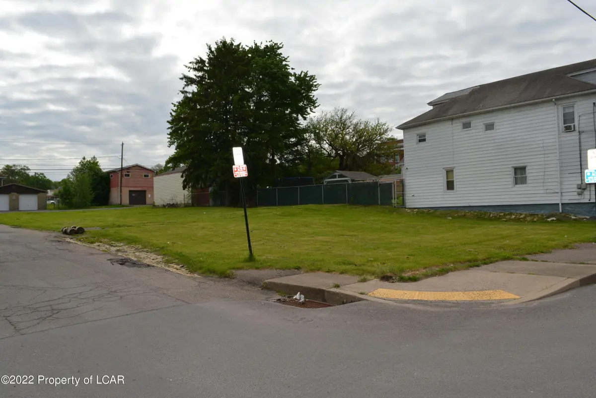 817 N Vine Street, Hazleton in Hazleton