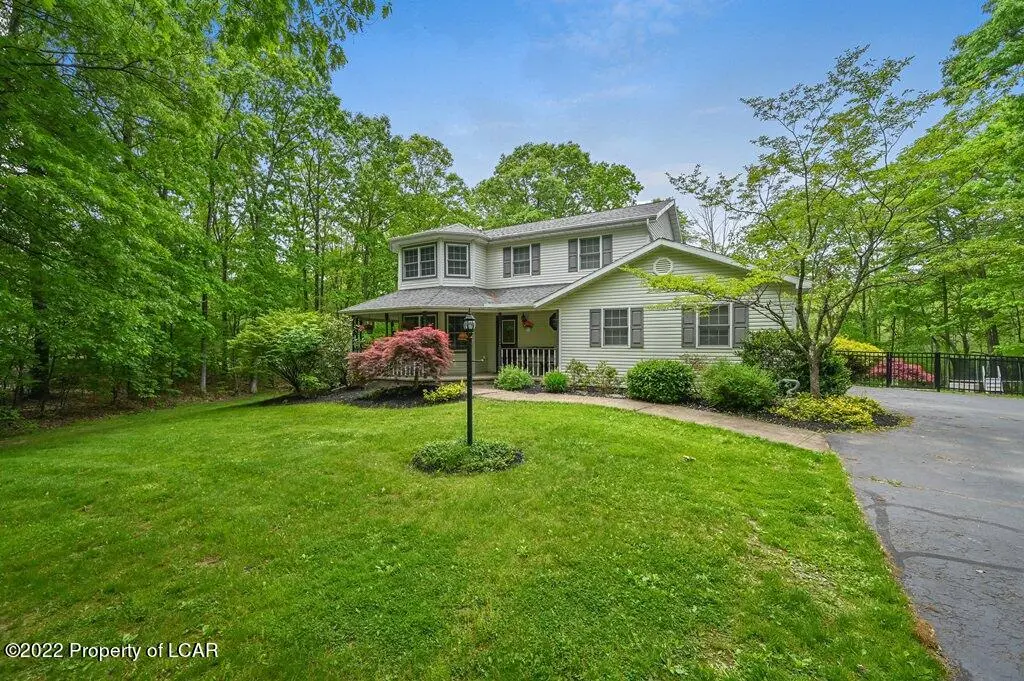865 Lakeview Drive, Mountain Top in Mountain Top