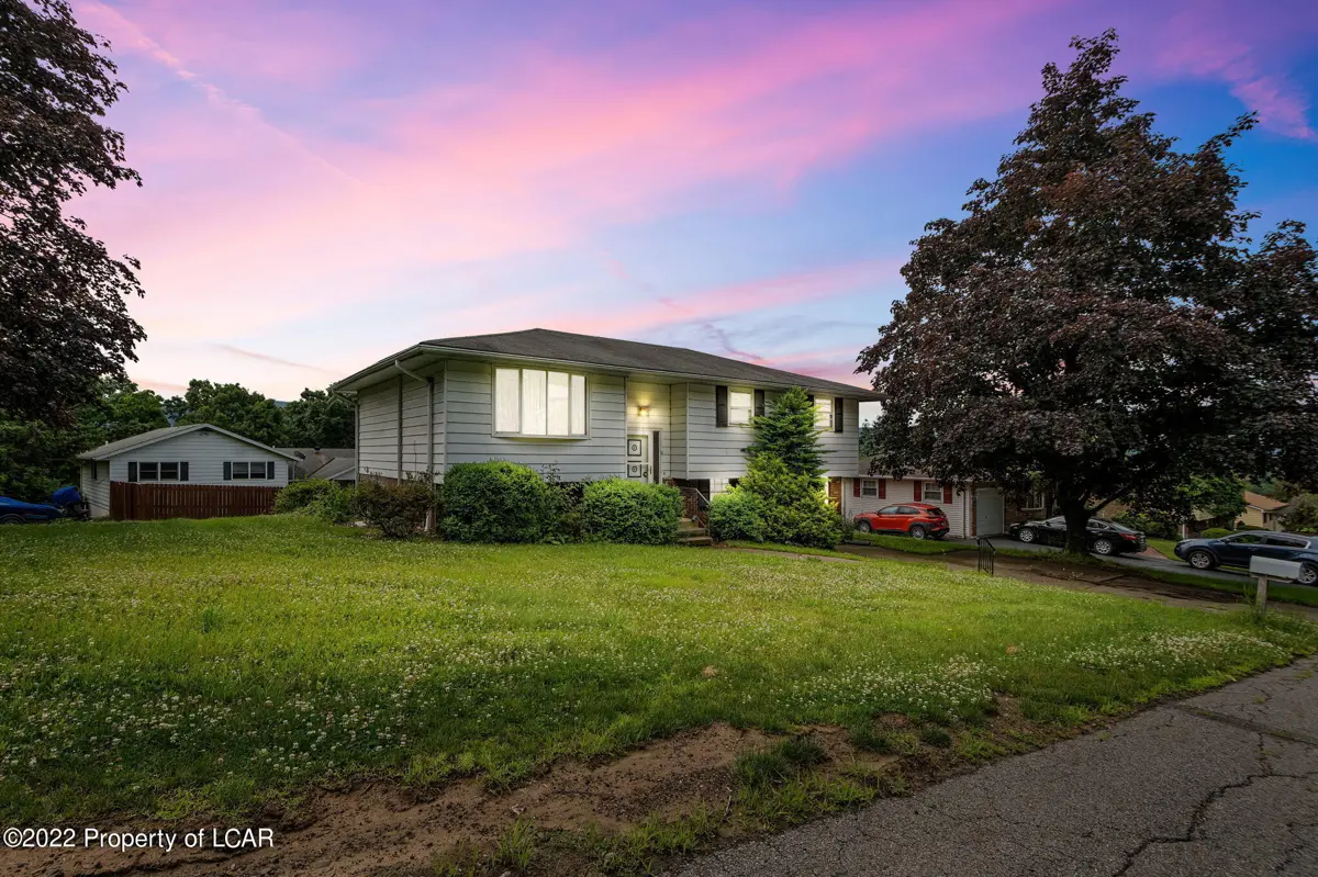 13 Clinton Drive, Hanover Township in Hanover Township