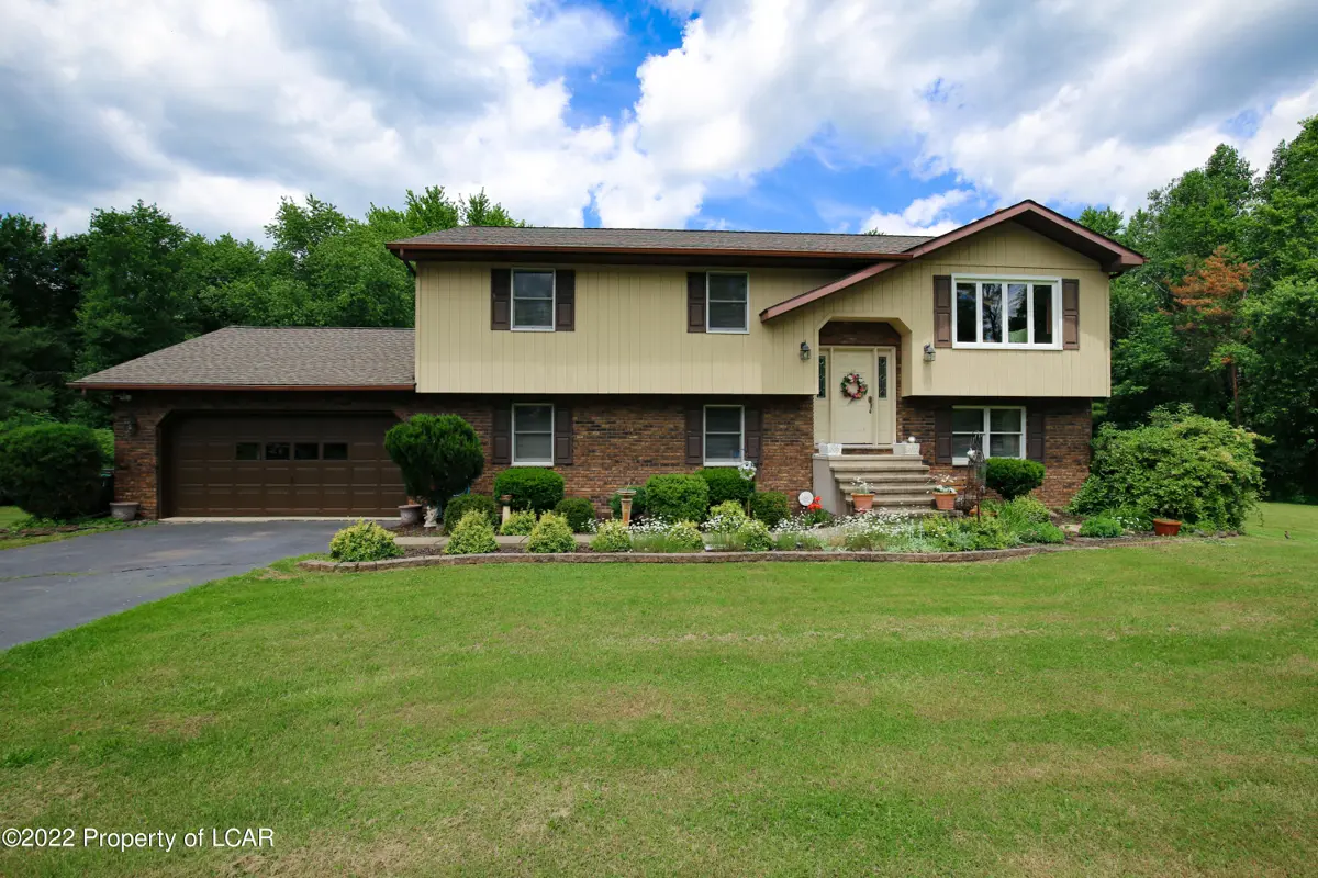 2 Pinecrest Drive, Wilkes-Barre in Wilkes-Barre