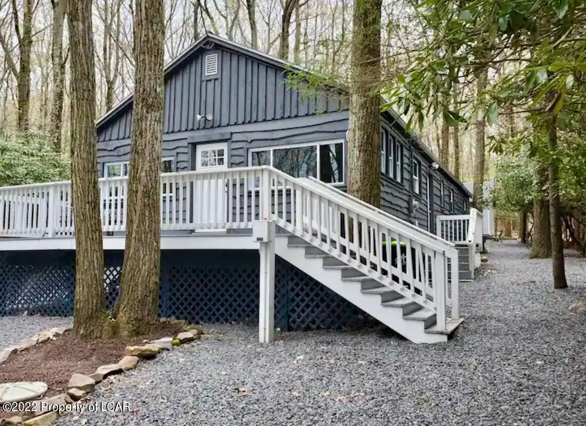 29 Lakeview Drive, Lake Harmony in Lake Harmony