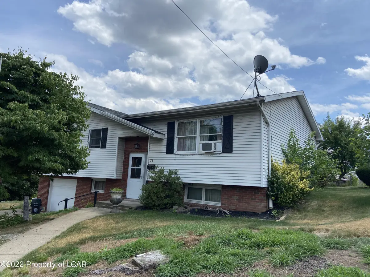 75 Sunrise Drive, Wilkes-Barre in Wilkes-Barre