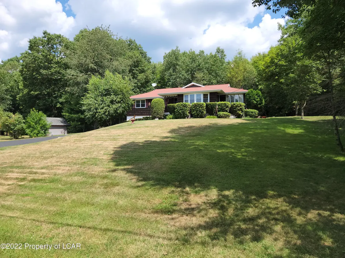 564 Woodlawn Avenue, Mountain Top in Mountain Top
