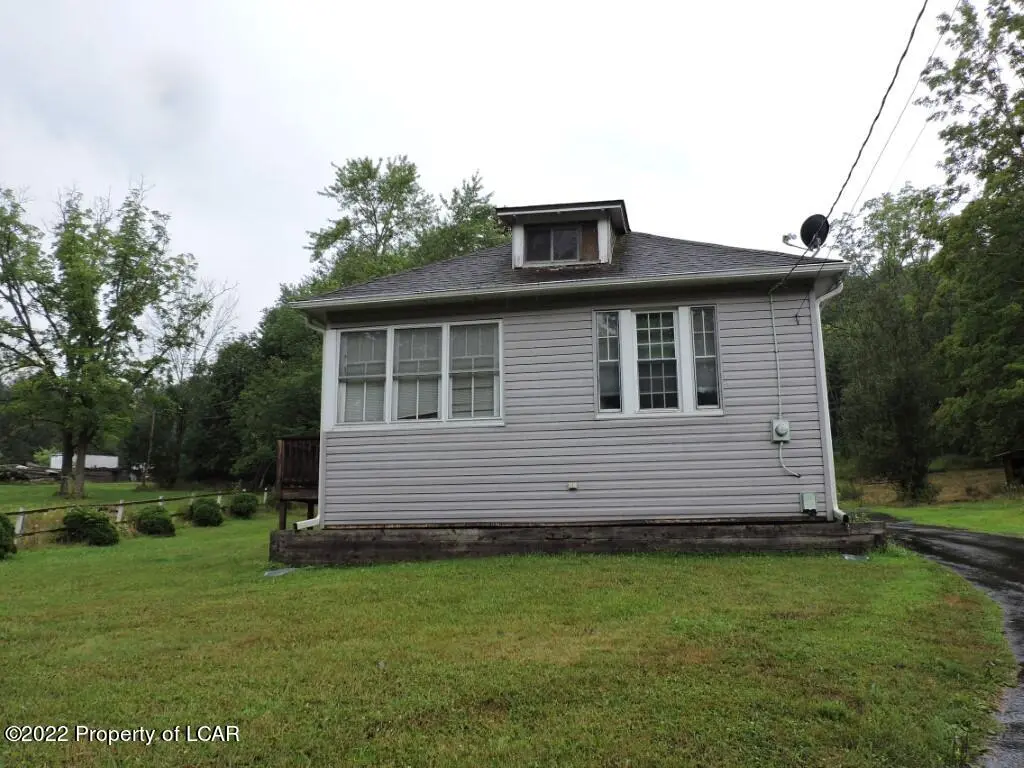1102 State Route 239, Shickshinny in Shickshinny