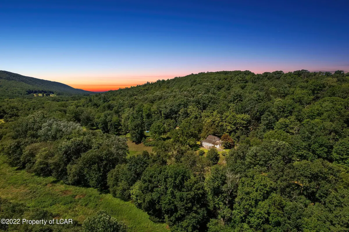 836 Waterton Lane, Shickshinny in Shickshinny