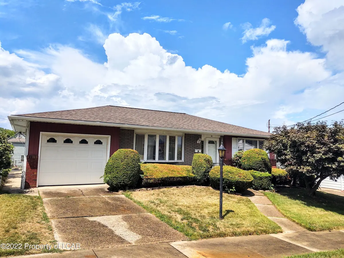 18 Sunrise Drive, Wilkes-Barre in Wilkes-Barre
