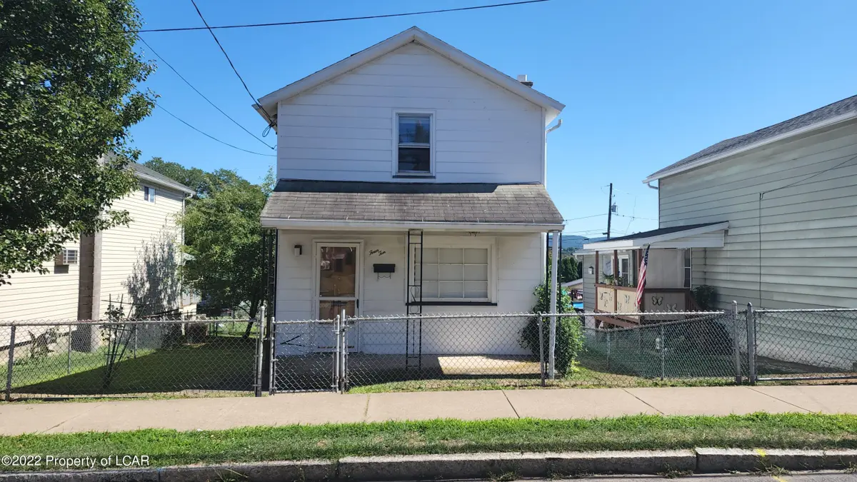 410 W Shawnee Avenue, Plymouth in Plymouth