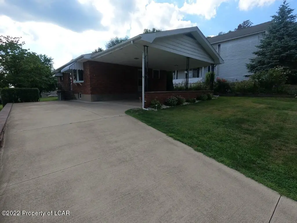 207 E Shawnee Avenue, Plymouth in Plymouth