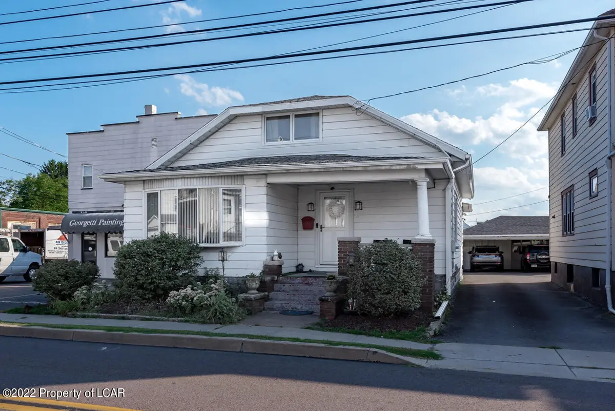 71 W Carey Street, Plains - 3 bed - 1 bath - 1,902 SF