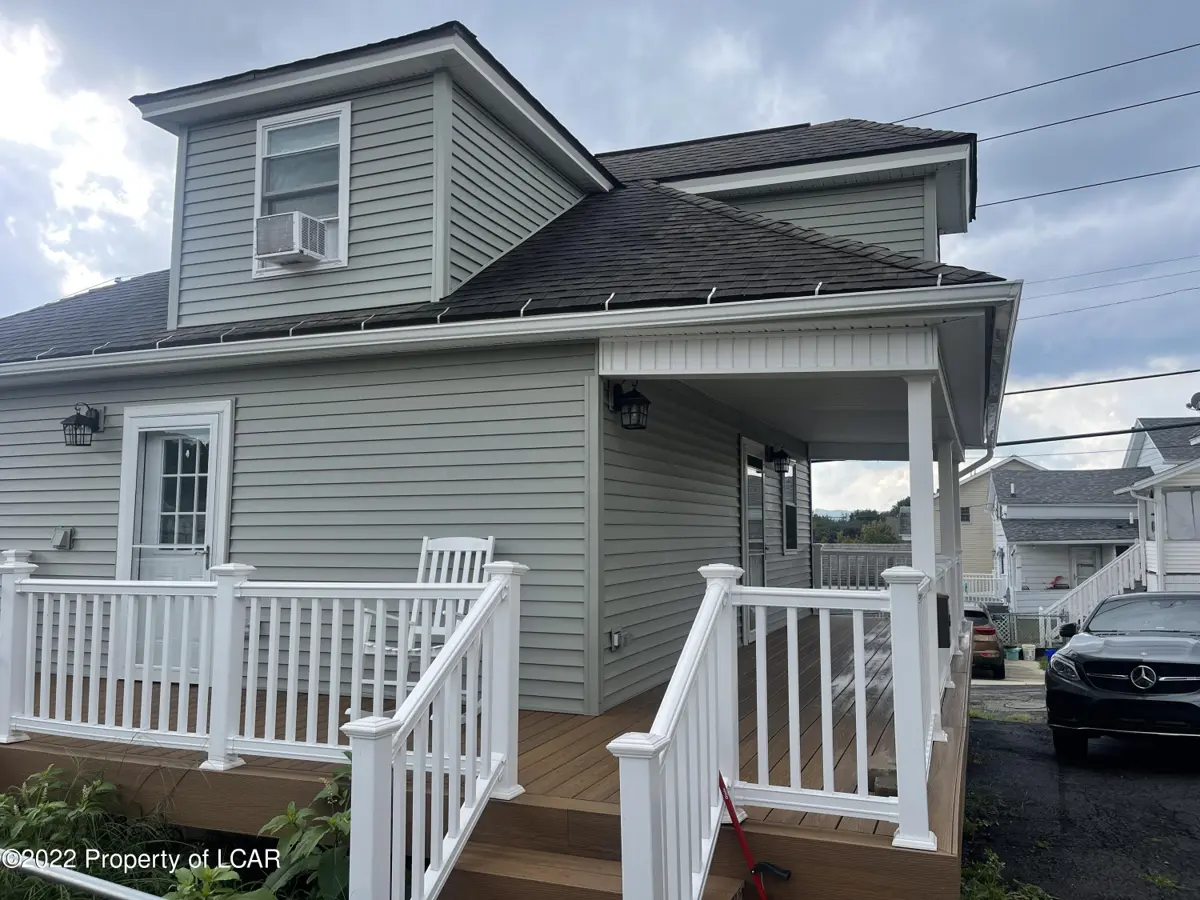 546-546R Main Road, Hanover Township in Hanover Township
