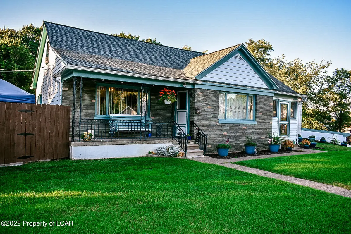 3926 Wylam Avenue, Moosic in Moosic
